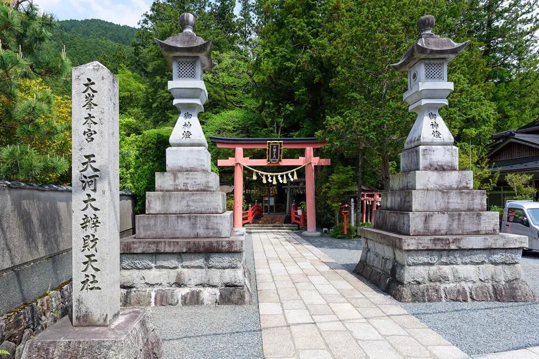 天河大辨財天社